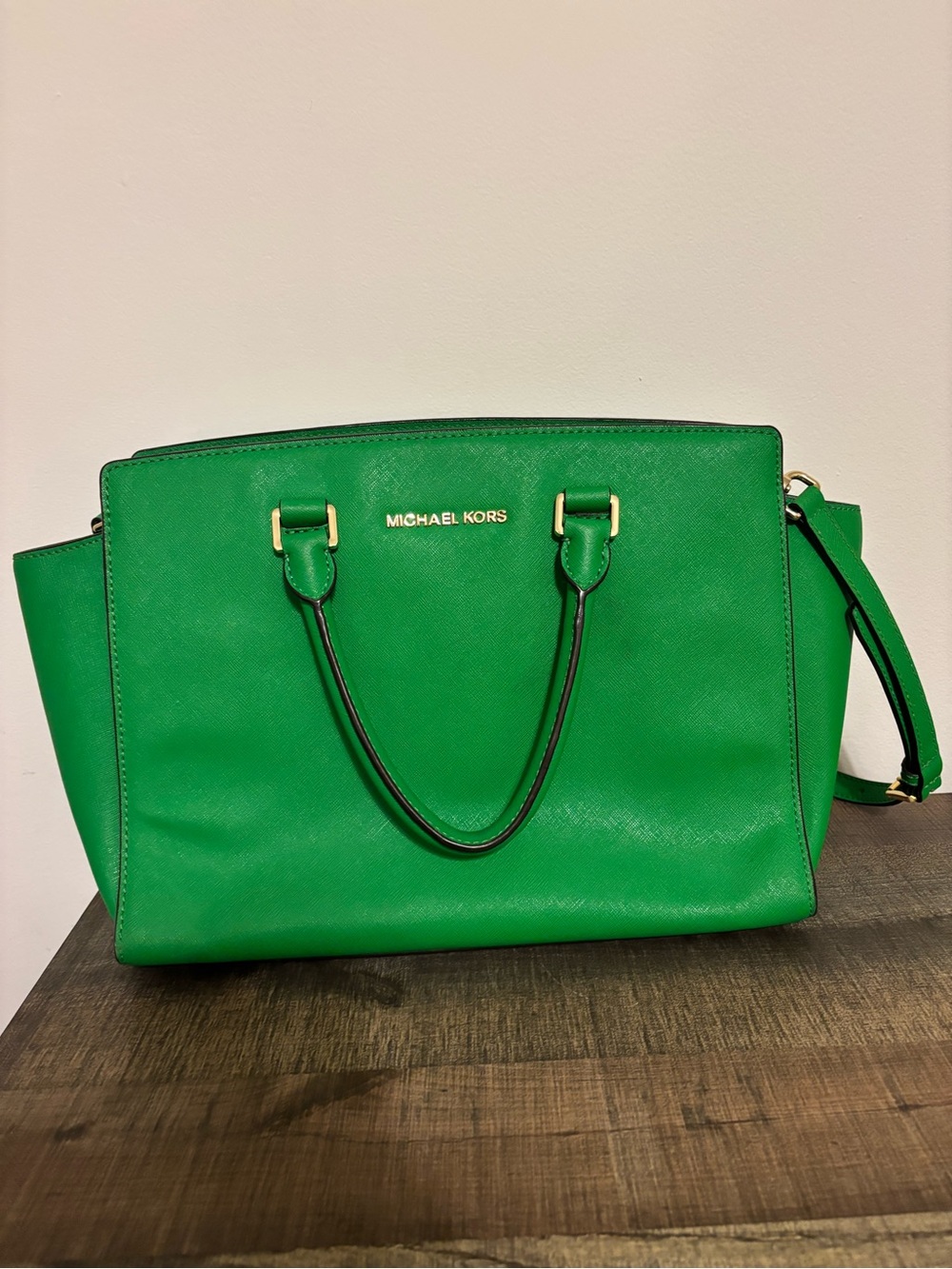 Michael Kors Bright Green Selma Satchel with Gold Hardware - Picture 7 of 7